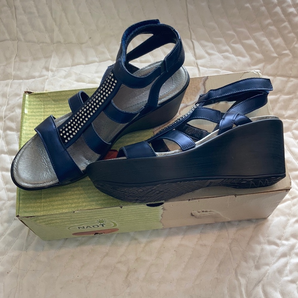 Naot Women’s wedge sandals navy blue with black.